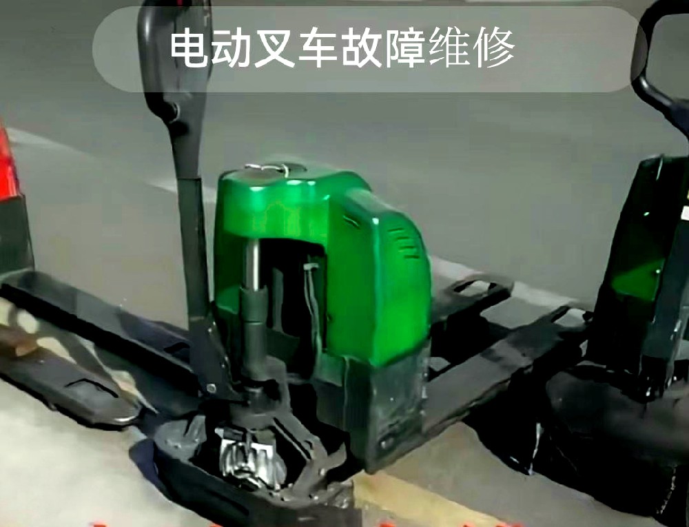 抖音记录修理叉车的日常